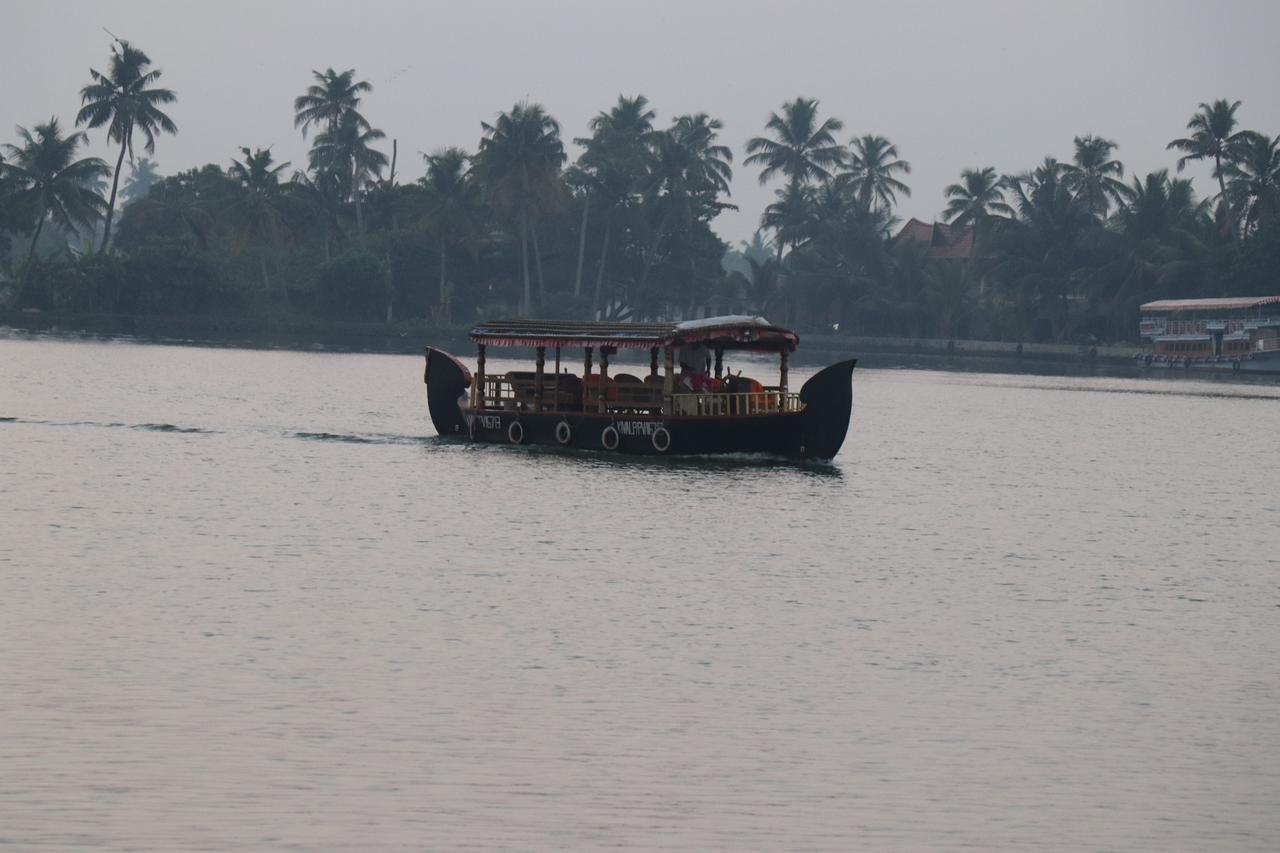 Friends Cruise, Nightstay Houseboat Alappuzha Kültér fotó