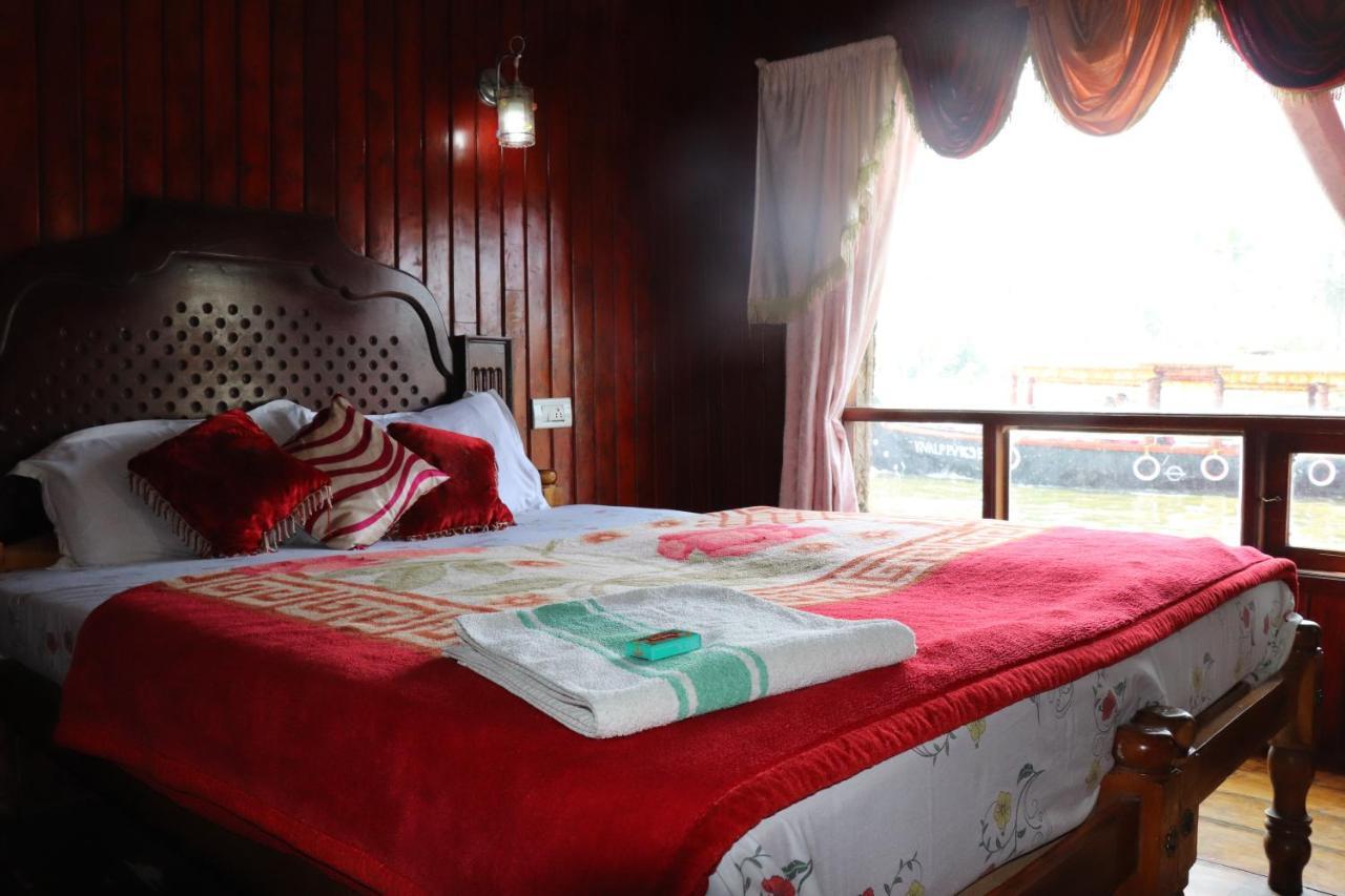 Friends Cruise, Nightstay Houseboat Alappuzha Kültér fotó
