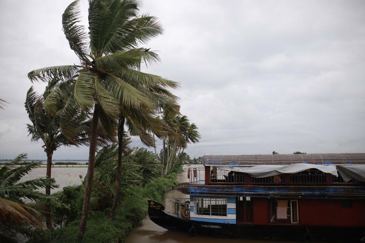 Friends Cruise, Nightstay Houseboat Alappuzha Kültér fotó